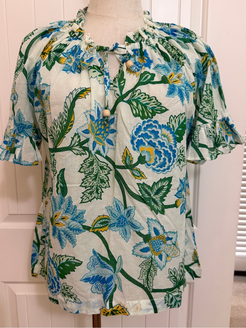 Tuckernuck White Floral Tie-Neck Peasant Top Blue & Green Medium